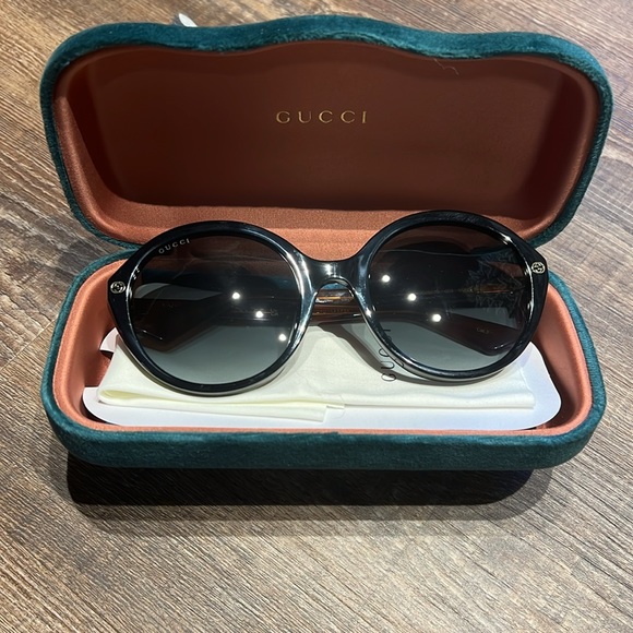 Authentic Gucci sunglasses in Black/brown - Picture 1 of 16